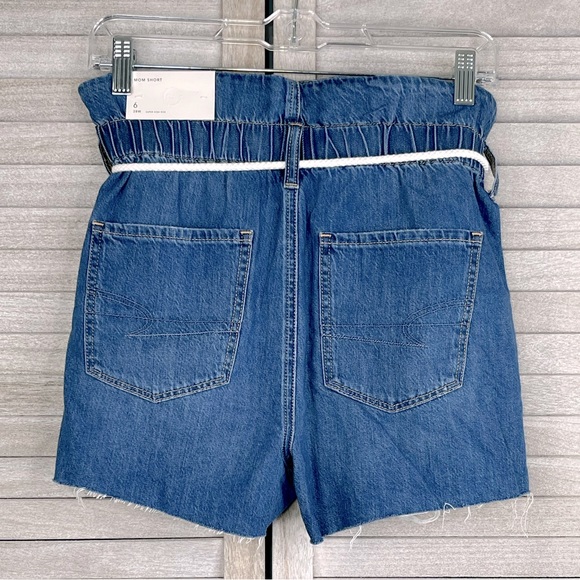 AMERICAN EAGLE Denim Mom Short Super High Rise Paperbag Waist Distressed-6/28W - Picture 2 of 2
